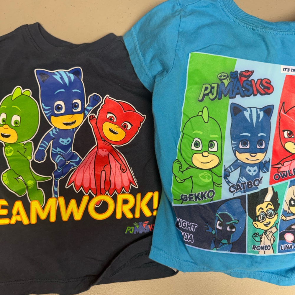 4 short sleeve T shirts Old navy
One long sleeve shirt 2T
18/24 months